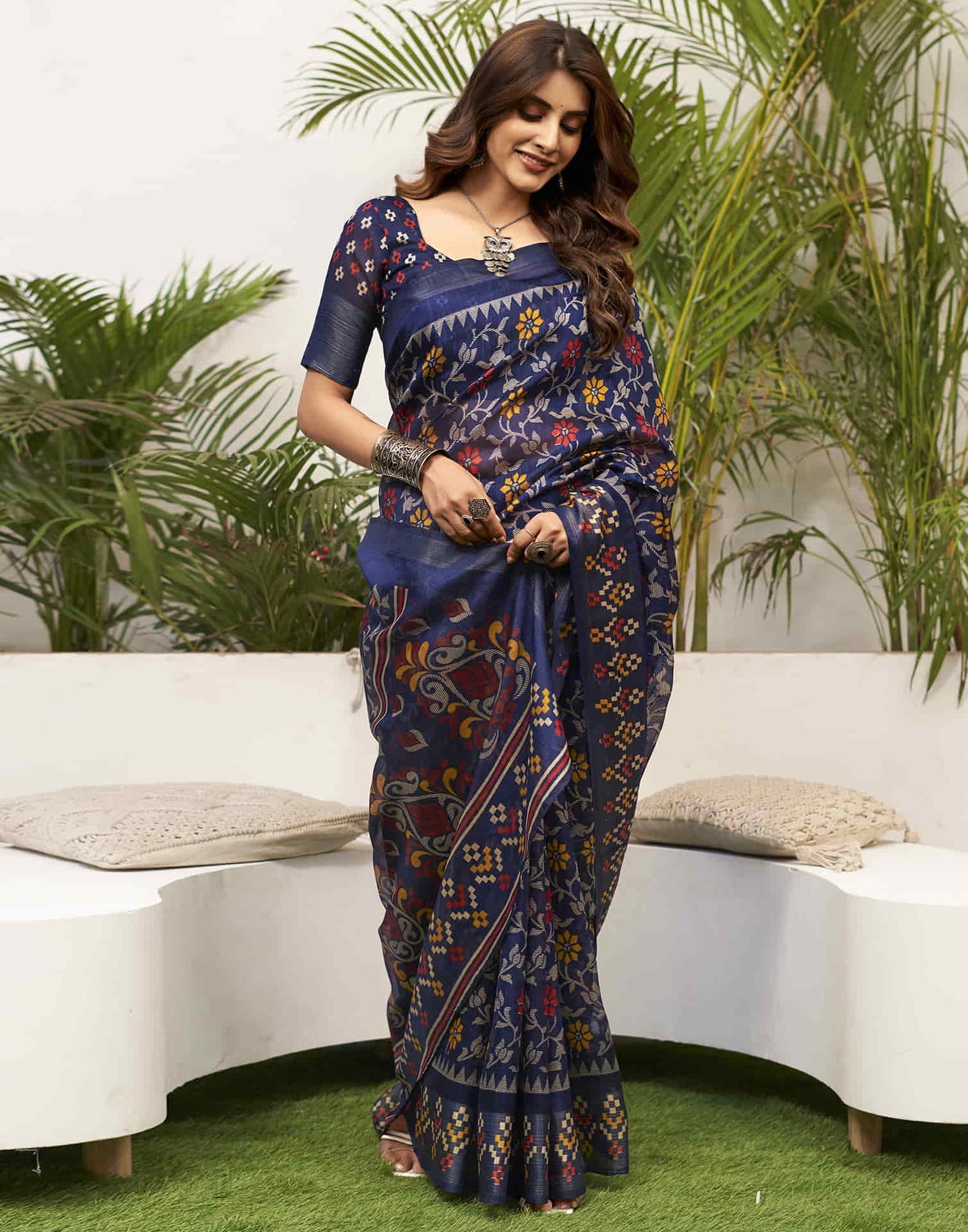 Sophisticated Navy Blue Handloom Cotton Saree